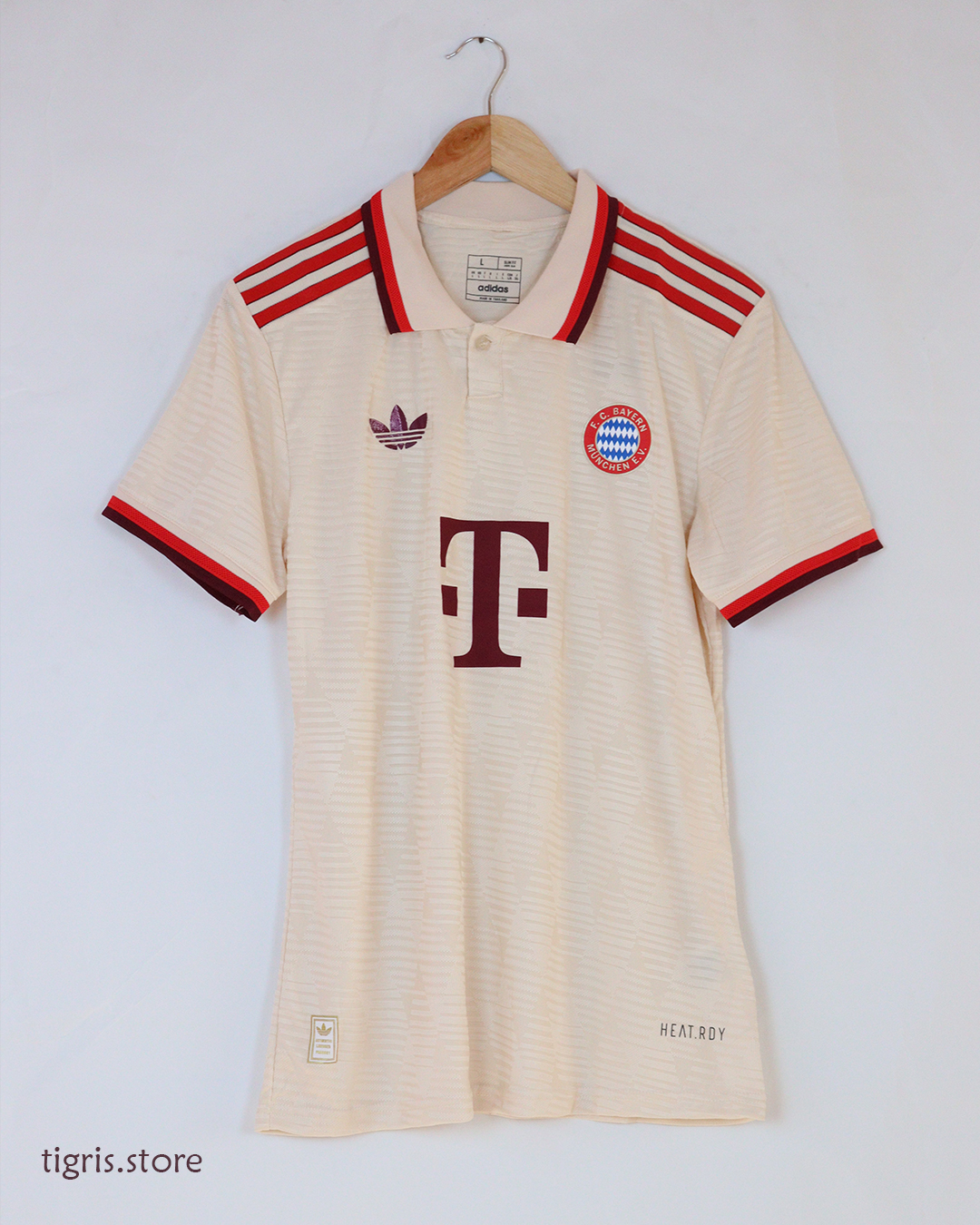 بايرن ميونخ الأبيض 24/25