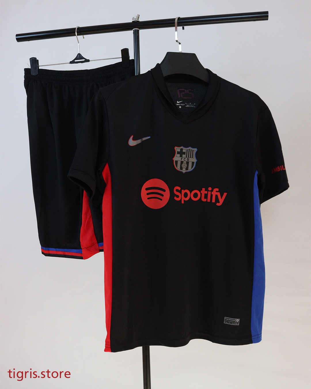 برشلونة الأسود مشجع 24/25