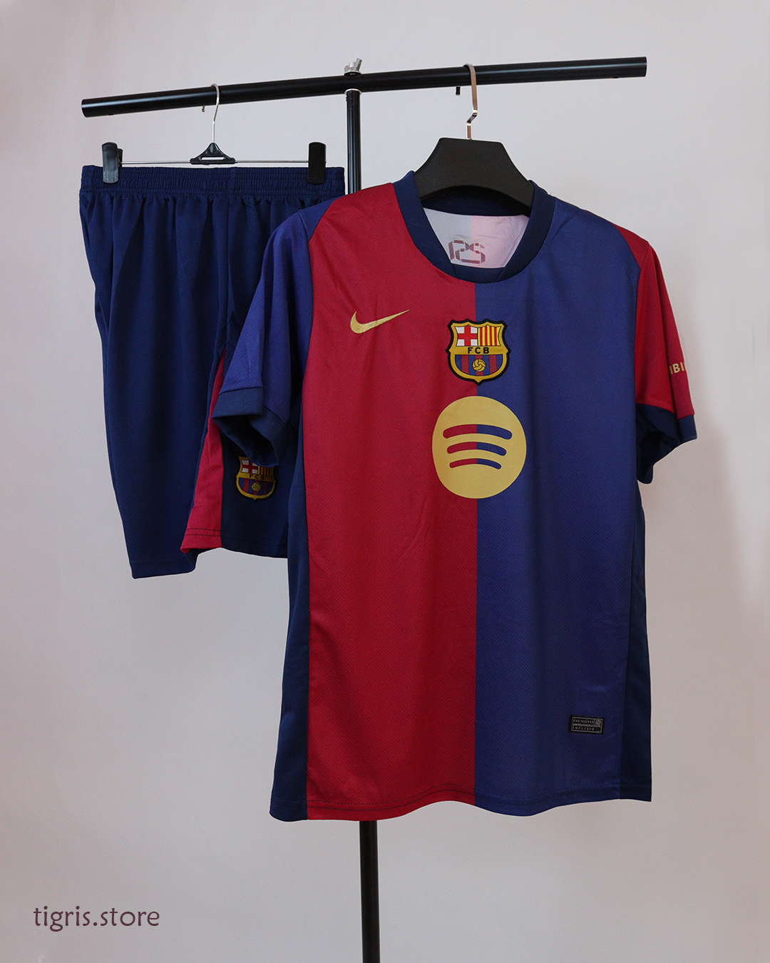 برشلونة الأساسي مشجع 24/25