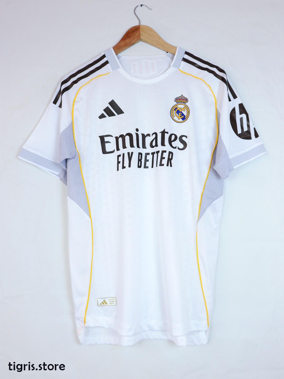 ريال مدريد الأبيض 25/26